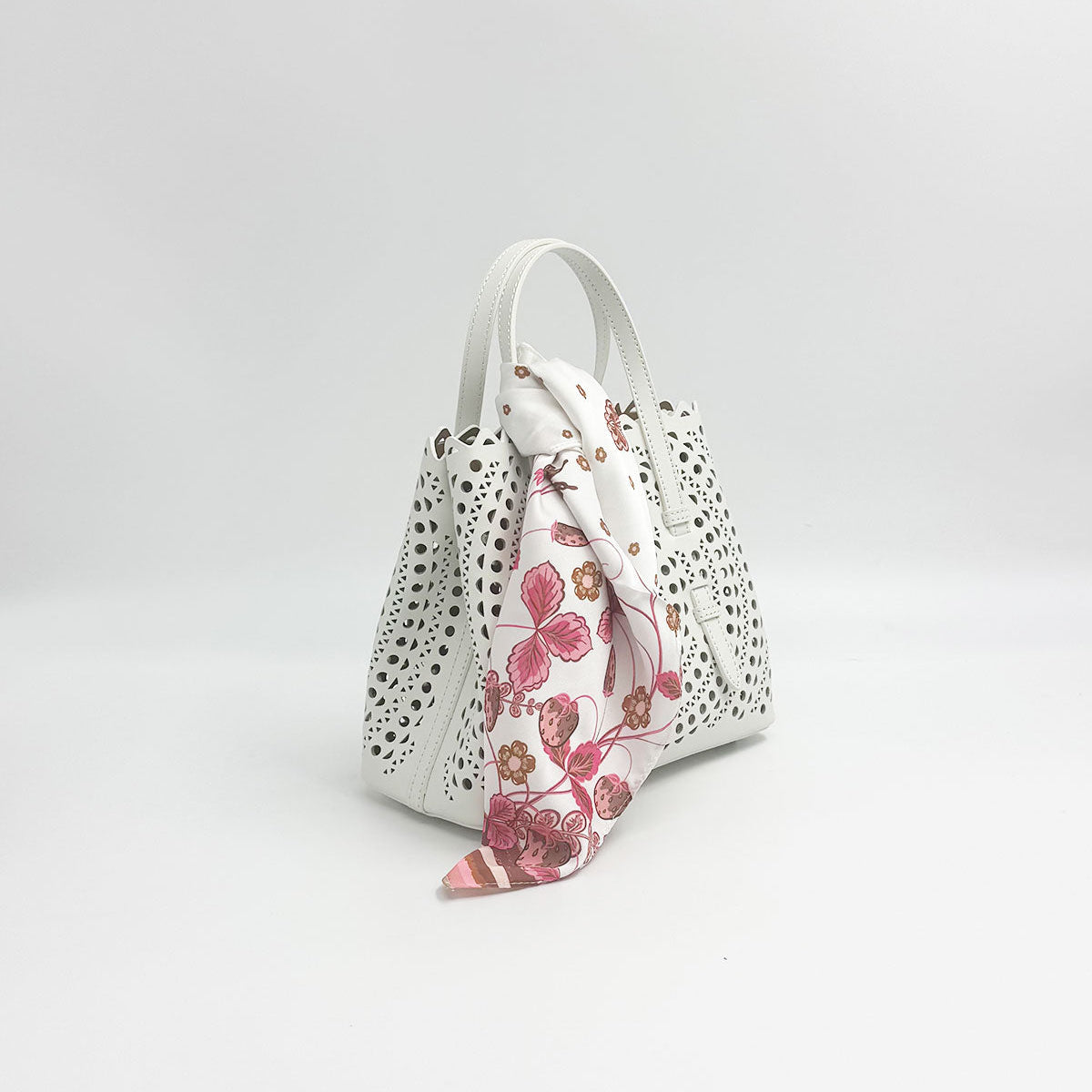 The Chloe 16"